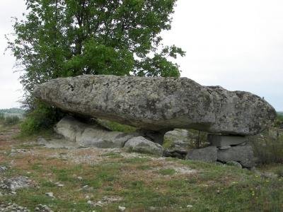 източник:tourism.kardzhali.org/ Скален некропол село Ковил