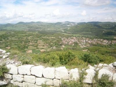 Изглед от Перперикон към село Мургово Изглед от Перперикон към село Мургово