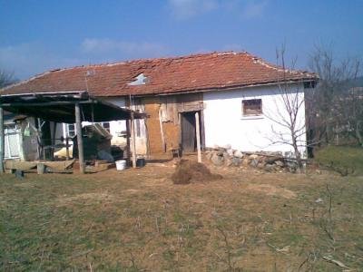 продава дворно място ведно с постройка в село Факия продава дворно място ведно с постройка в село Факия