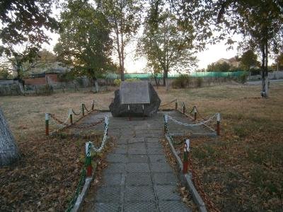 Купува ниви, лозя, градини в село Научене (Научен) Купува ниви, лозя, градини в село Научене (Научен)